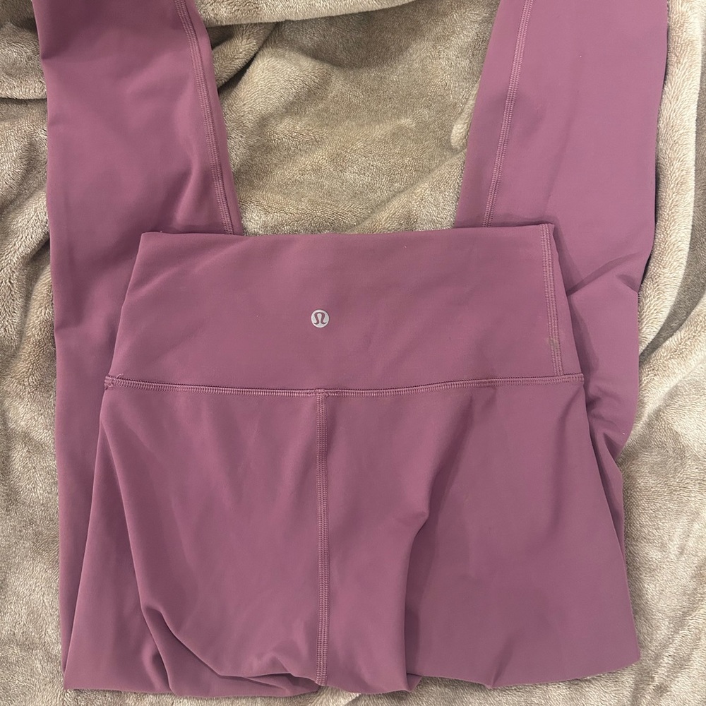 Light purple lululemon wunder under leggings size 6 25”